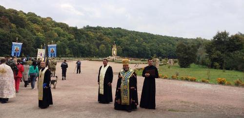 Хрест - це найсильніша зброя,якою можемо подолати зло - VI військове паломництво до Зарваниці.(ФОТО) Хрест - це найсильніша зброя,якою можемо подолати зло - VI військове паломництво до Зарваниці.(ФОТО)
